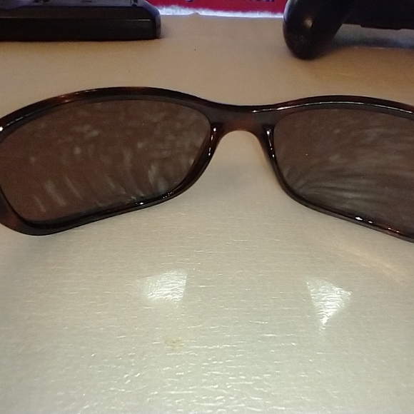 Sun glasses - Picture 2 of 7